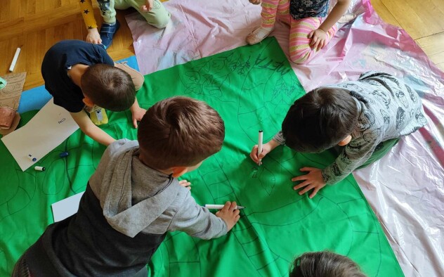 Dzieci tworzą grę planszową - pl